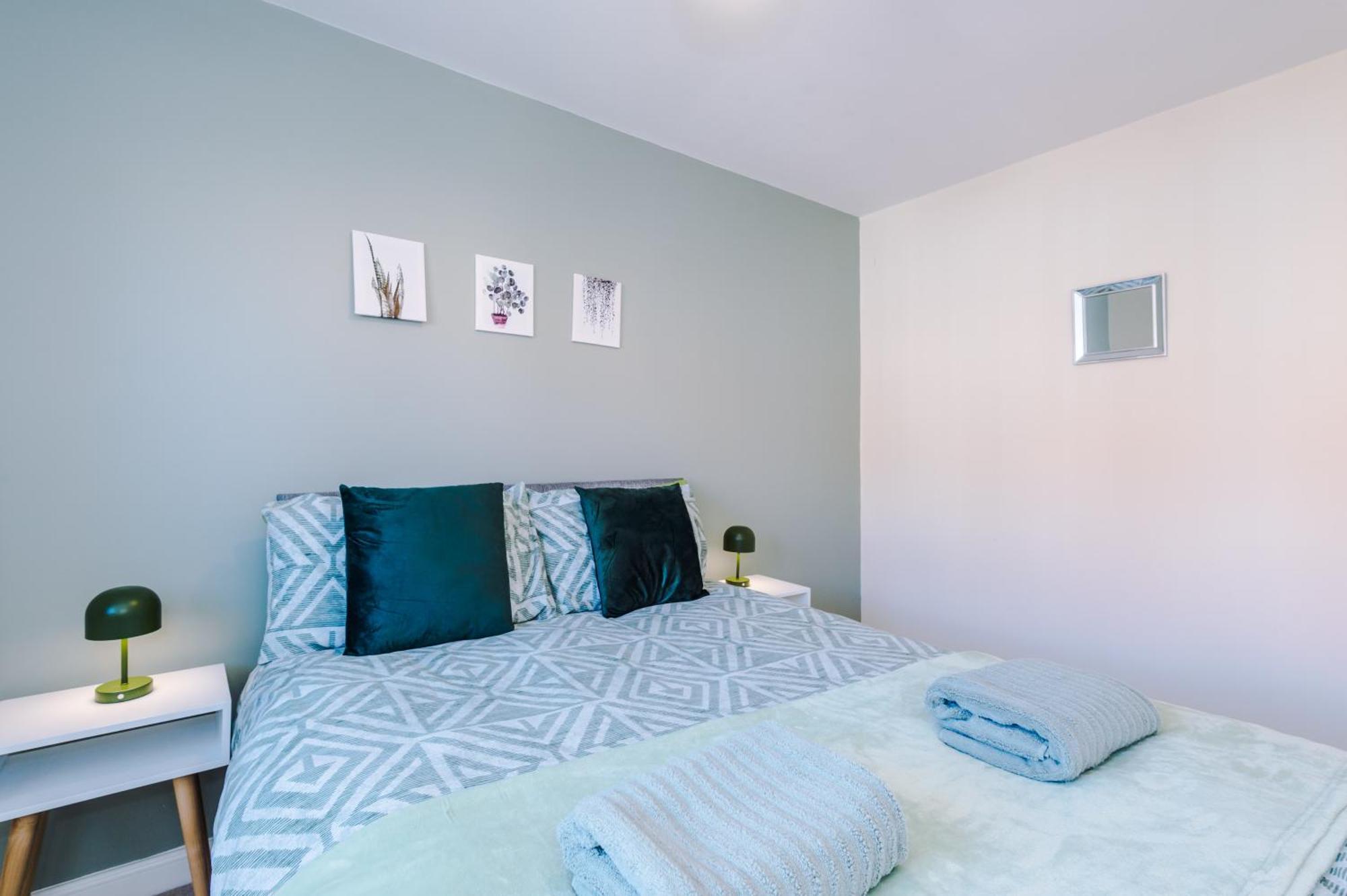 Modern Semi Detached In A Quiet Location, Driveway Parking Villa Ewloe Kültér fotó