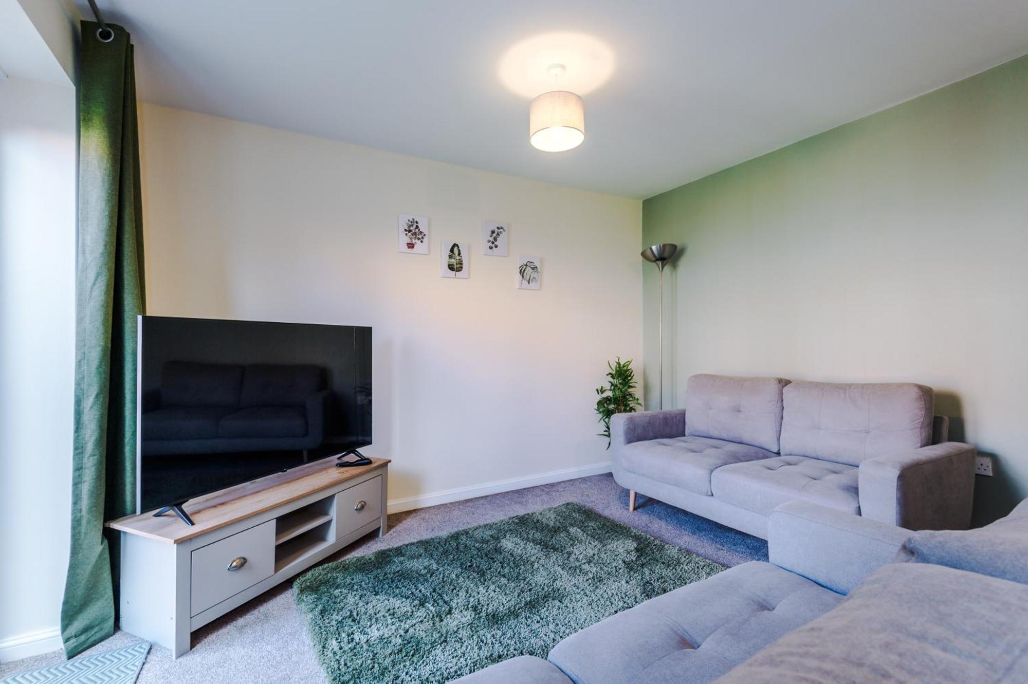 Modern Semi Detached In A Quiet Location, Driveway Parking Villa Ewloe Kültér fotó