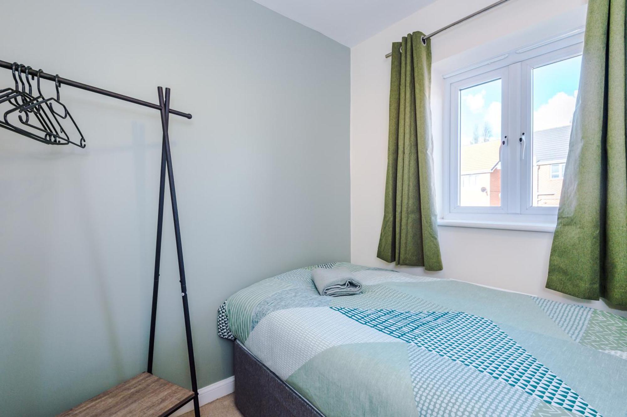 Modern Semi Detached In A Quiet Location, Driveway Parking Villa Ewloe Kültér fotó