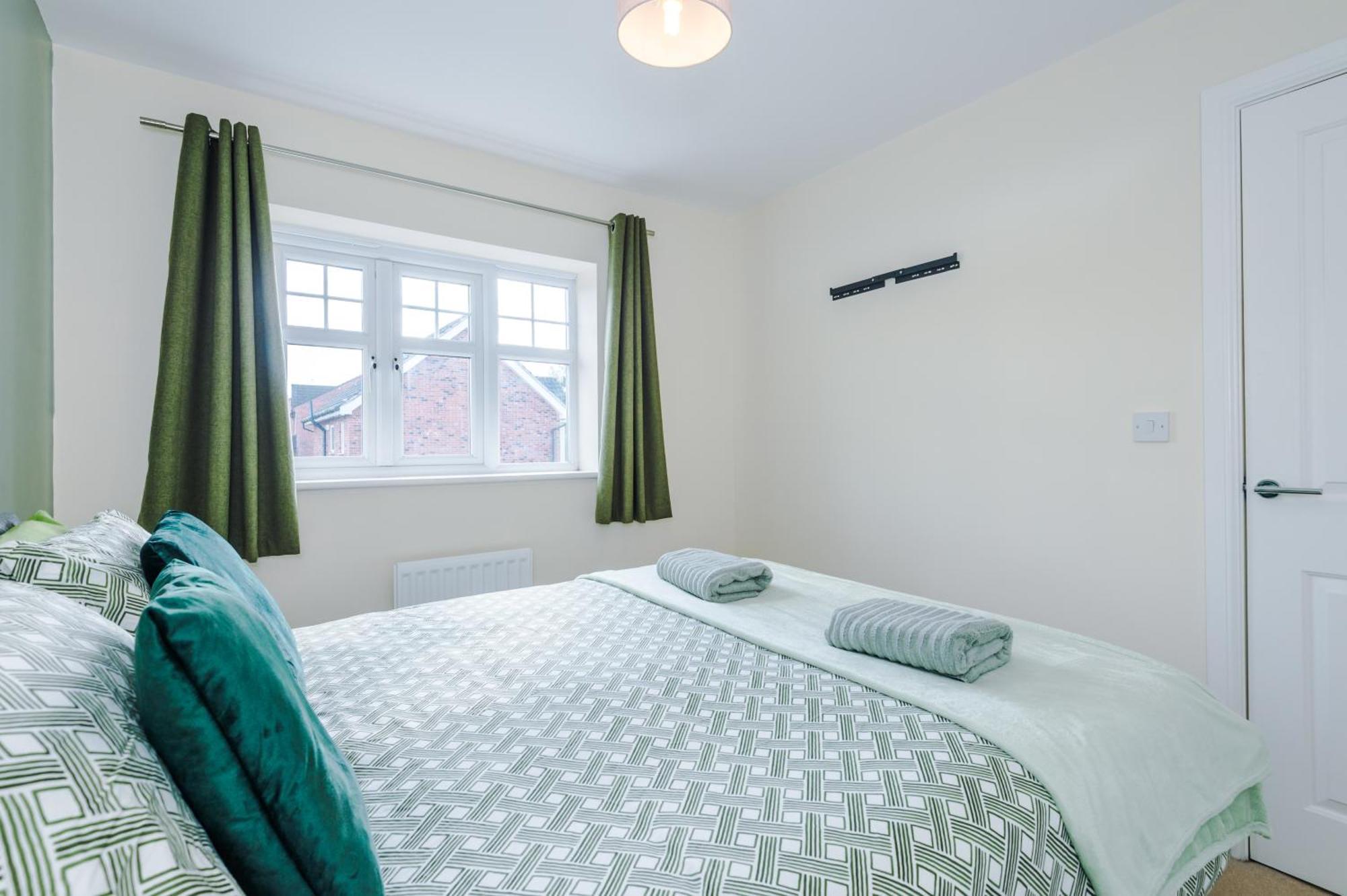 Modern Semi Detached In A Quiet Location, Driveway Parking Villa Ewloe Kültér fotó